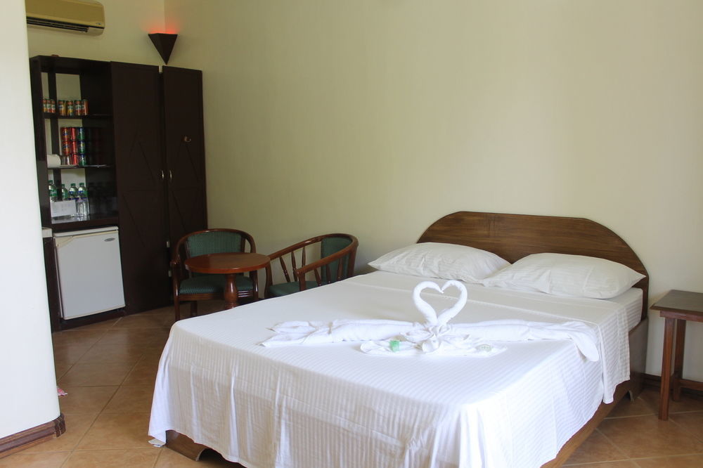 Turtle Inn Resort Manoc-Manoc Eksteriør billede